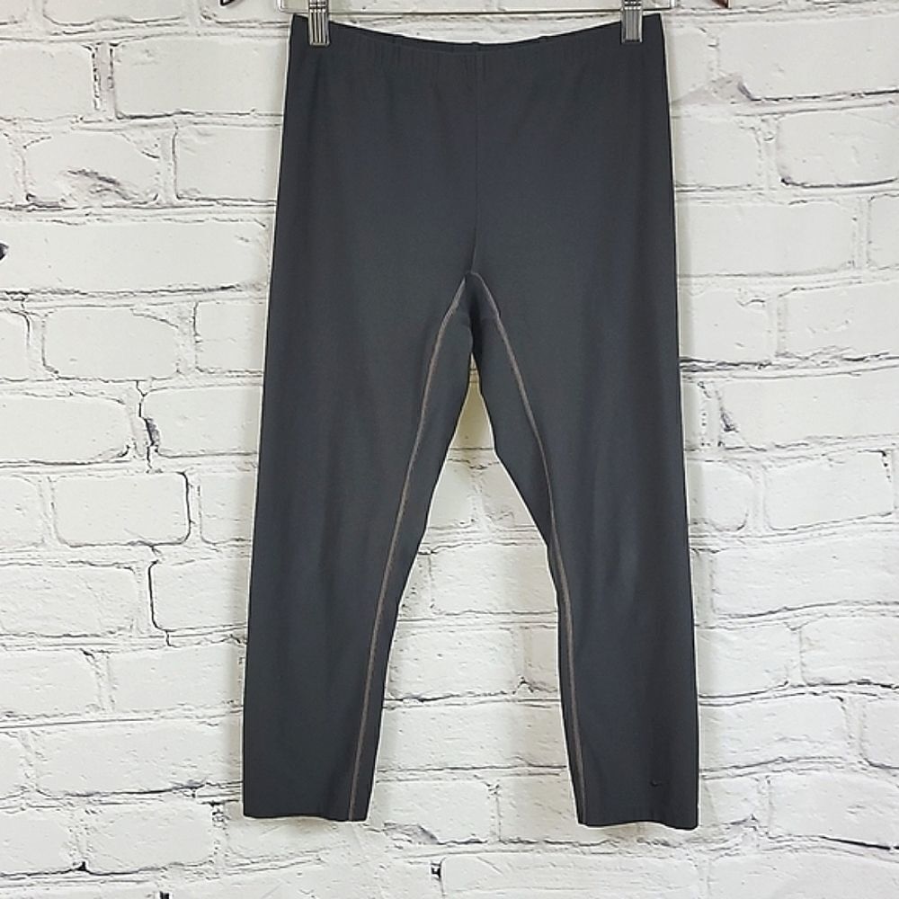 Nike Crop Leggings - Picture 2 of 9